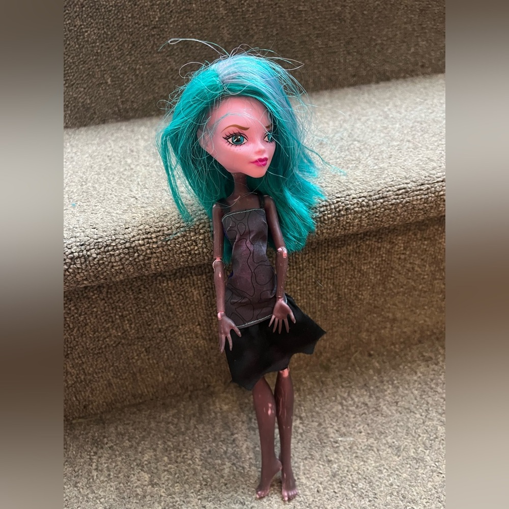 Create a monster Laboratory Monster High doll
